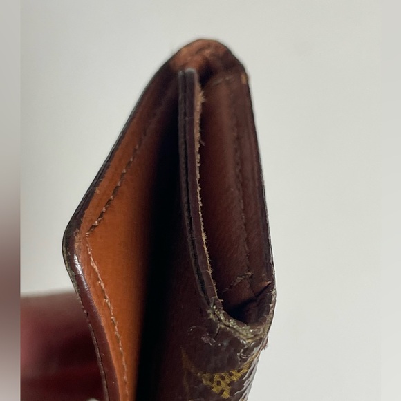 Louis Vuitton Monogram Key Case - Picture 4 of 12